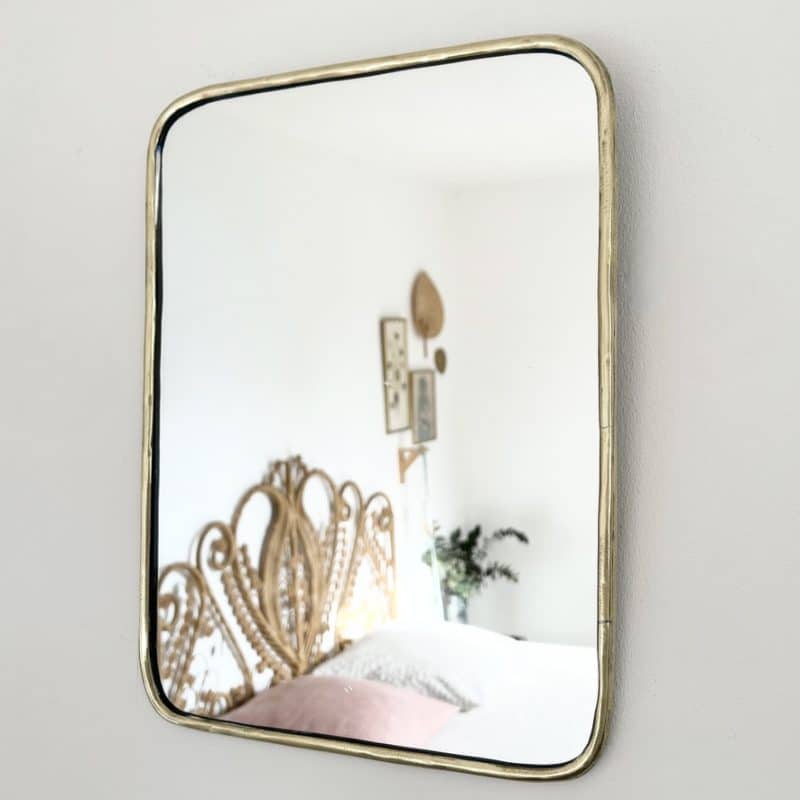 Miroir rectangulaire doré en situation – ambiance bohème chic