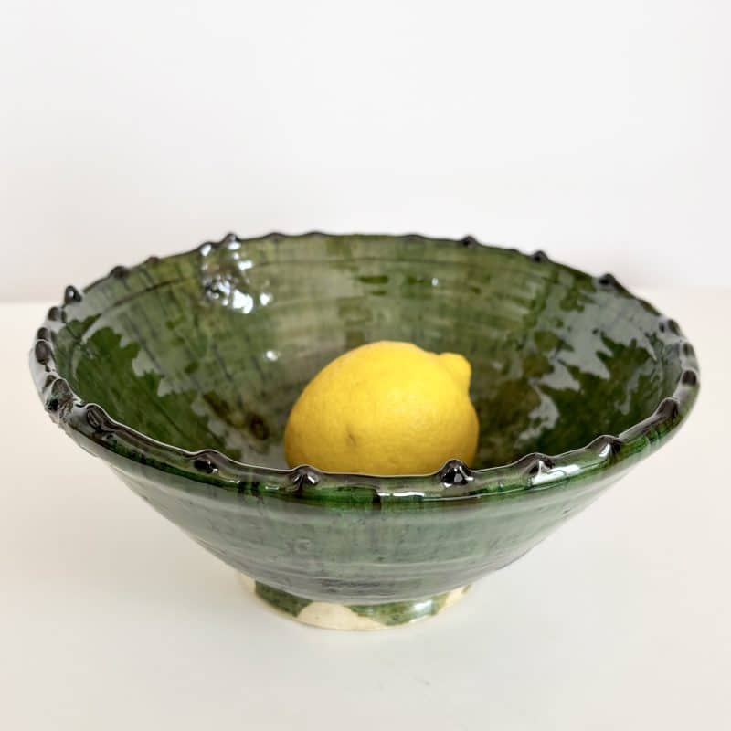 Bol Tamegroute vert artisanal marocain avec citron