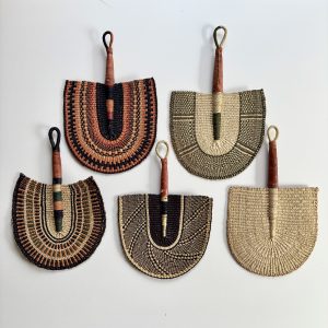 composition eventails en paille decoration murale boheme