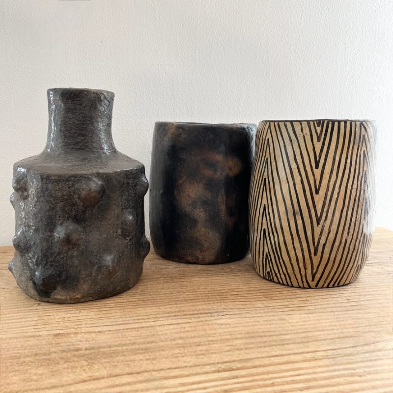 Poteries artisanales de Sejnane – vases en terre cuite noire et zébrée, Tunisie